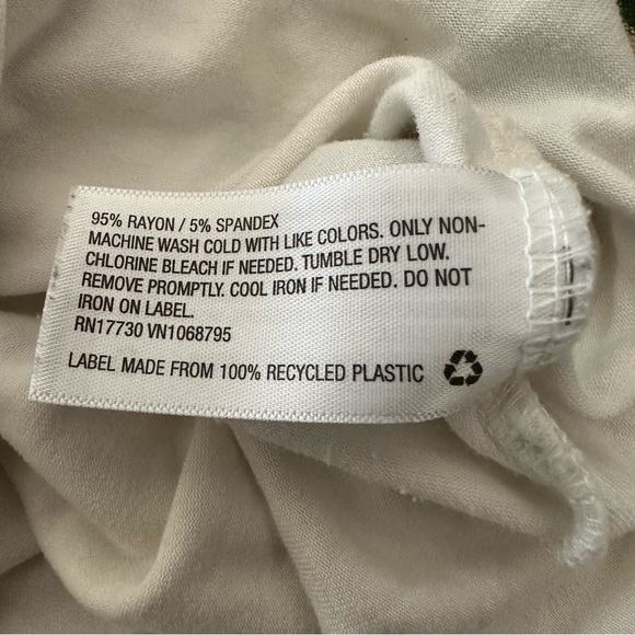 A New Day White V-Neck Flowy Tank Top - Picture 11 of 16